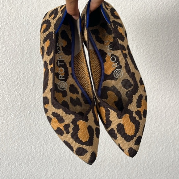 Rothys Pointed Cheetah Print Flats Size 6.5 - Picture 2 of 8